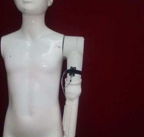 英工程師研發(fā)首個3D打印、傳感器操控假肢 專為兩歲以下幼兒設(shè)計